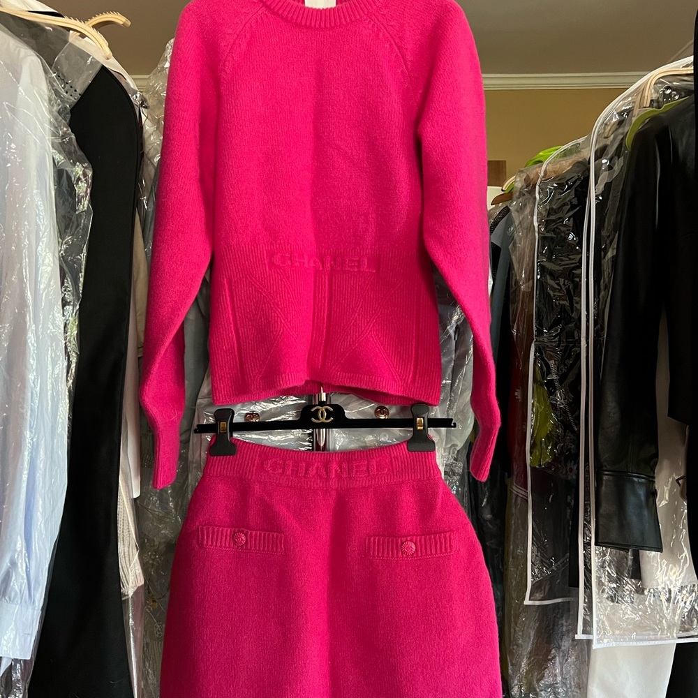 2022-2023 FW Chanel Fuchsia Sweater and Skirt Set Size 36